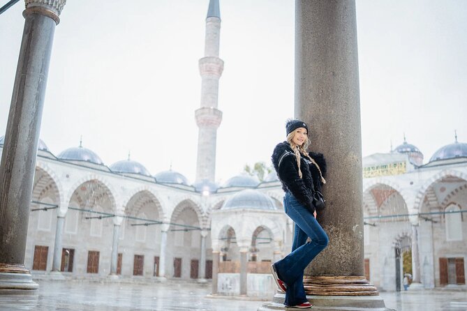 Istanbul Photoshoot tour with Local Photographer - Stop 1: Istiklal Caddesi and the Historical Red Tram