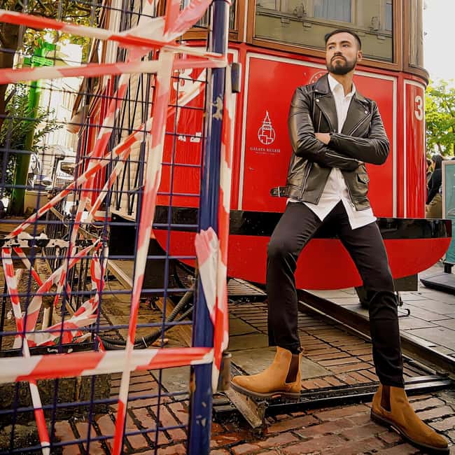 Istanbul: Tour and Photoshoot at Multiple Locations - Picking your route: Balat for colorful street backgrounds