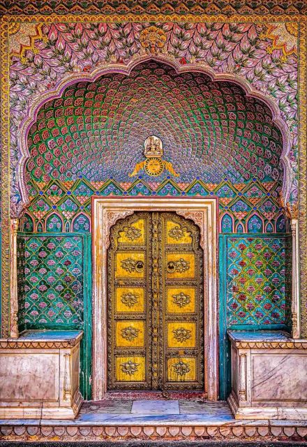 Jaipur: Instagram Tour of The Top Photography Spots - Hawa Mahal: where close details beat one perfect shot