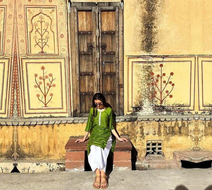 Jaipur: Private Tour for Instagram and Photography Lovers - City Palace and Gaitor Ki Chhatriyan: royal interiors and stone cremation monuments