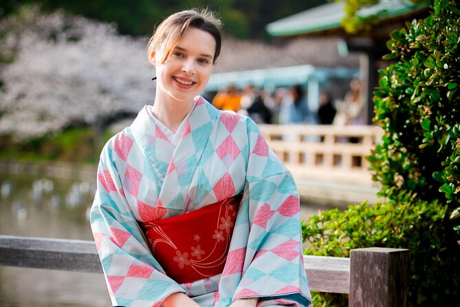 Kamakura Tour with Pro Photographer: Tsurugaoka Hachimangu shrine - Stop 2: Komachidori for Snacks and Souvenirs Without Overdoing It