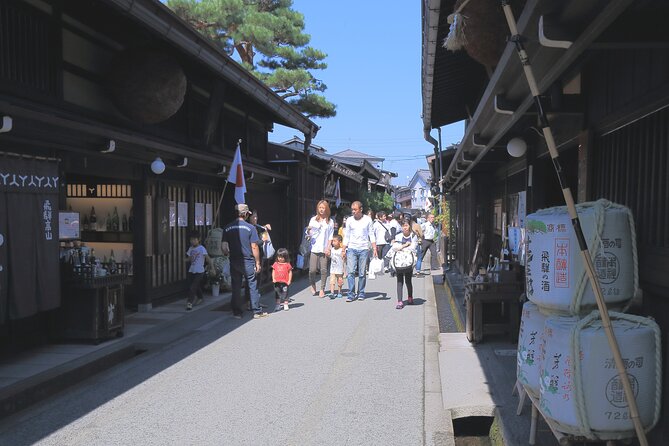 Kanazawa and Shirakawago/Photoshoot by professional photographer - Shirakawago: Gassho-zukuri houses and a real photo session