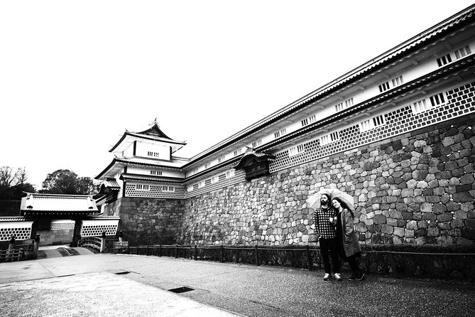 Kanazawa private half day/Photoshoot by professional photographer - Kenrokuen Garden: turning postcard views into flattering portraits
