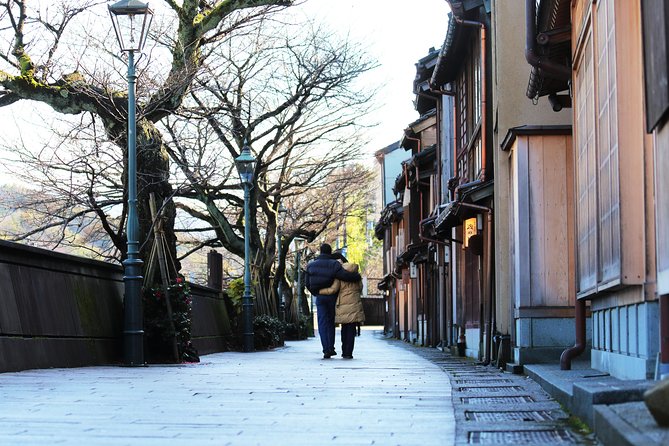 Kanazawa private half day/Photoshoot by professional photographer - Pickup, private transportation, and when convenience matters