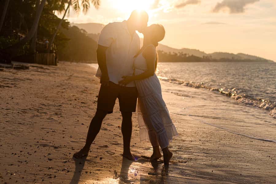 Koh Samui: Private Photoshoot for Couples & Families - Poses feel easy when you get real direction