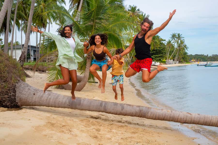 Koh Samui: Private Photoshoot for Couples & Families - Timing tips: mornings and evenings save your faces