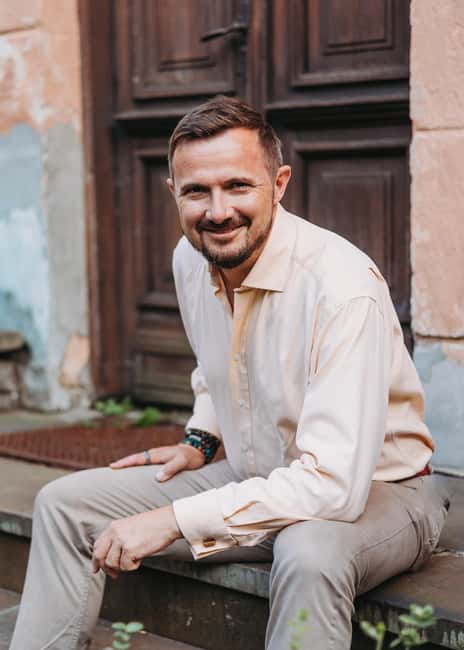 Krakow: Old Town Photoshoot with a Local Photographer - What the free Krakow PDF does for your trip