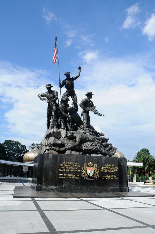 Kuala Lumpur: Half-Day Photo Tour with Petronas Twin Towers - National Monument: a quick stop with heavy meaning