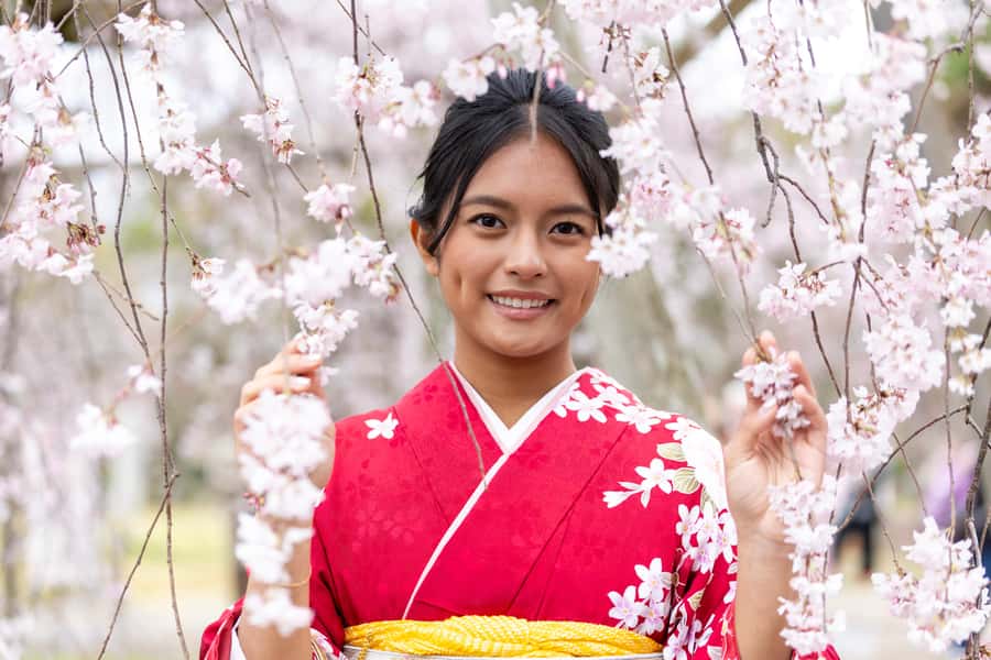Kyoto Kimono Professional Photoshoot - Inside the 100-year-old machiya: poses, props, and real wood