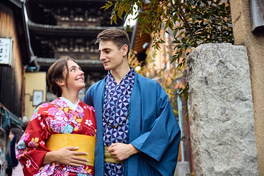 Kyoto Kimono Professional Photoshoot - At Yumeyakata Gojo Shop: picking your kimono without stress