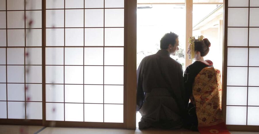 Kyoto kiyomizu Temple : Maiko and Samurai Couple Photoshoot - Choosing From 100 Kimonos: How to Pick a Look That Photographs Well