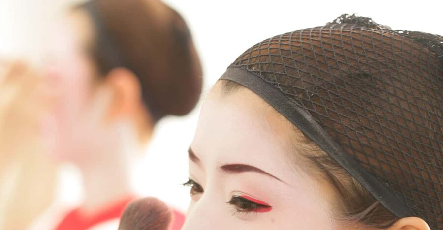 Kyoto: Maiko Makeover and Photoshoot Experience - Should You Book This Kyoto Maiko Makeover?