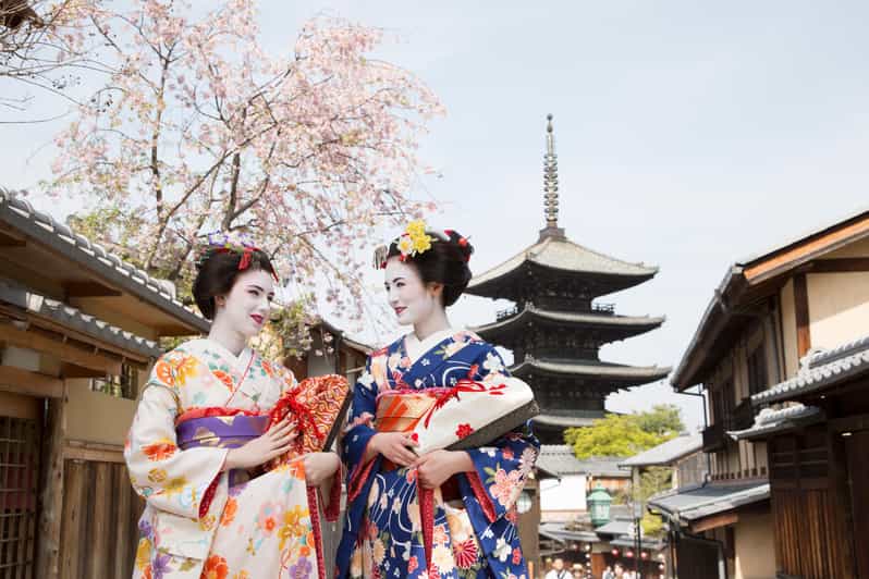 Kyoto : Maiko Makeover stroll and photo shoot experience - How the Maiko Makeover Works in Kyoto (3 hours, tight and efficient)