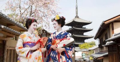 Kyoto : Maiko Makeover stroll and photo shoot experience - Kimono, socks, wig, and makeup: the customization you’ll actually care about