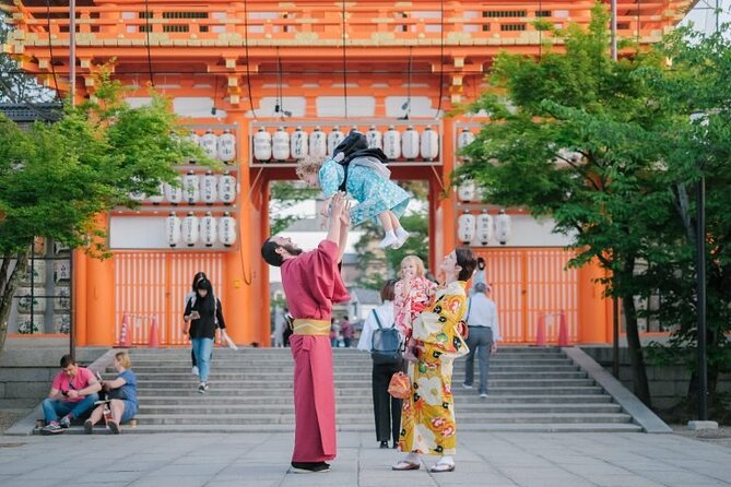 Kyoto Private Photoshoot Experience with a Professional Photographer - Fushimi Inari-taisha: vermillion gates made for group photos