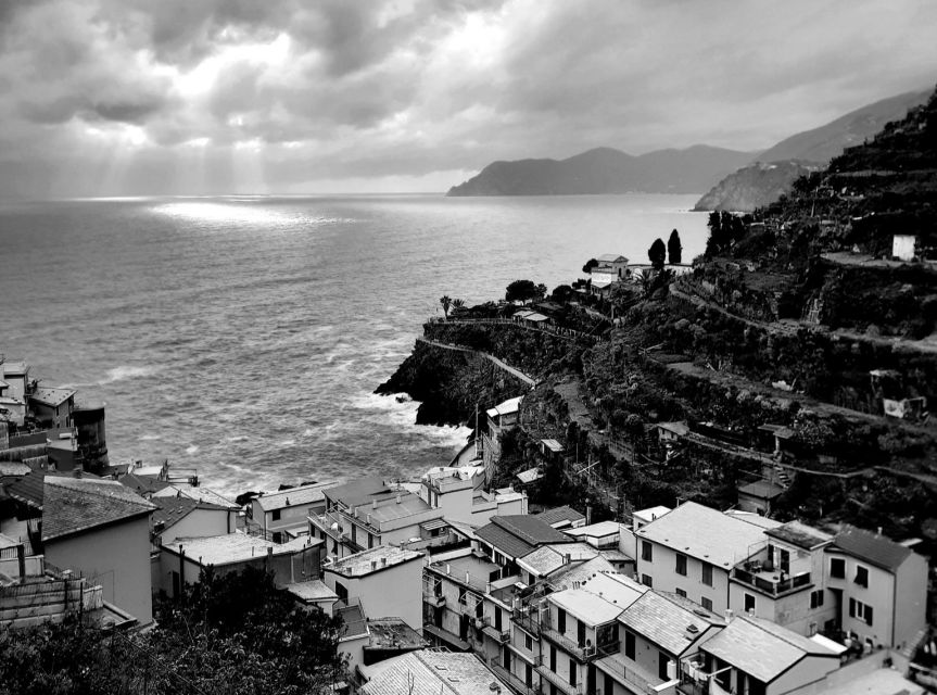 La Spezia: Cinque Terre Tour with Professional Photographer - Manarola vineyards and the terrace view for standout photos