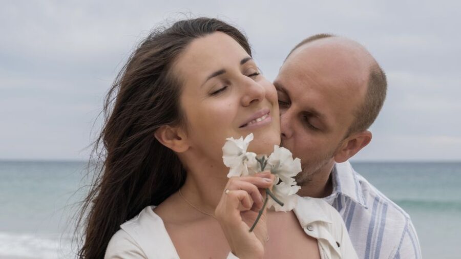Lagos: Photoshoot for couple - Outfit color rules that make beach photos look expensive