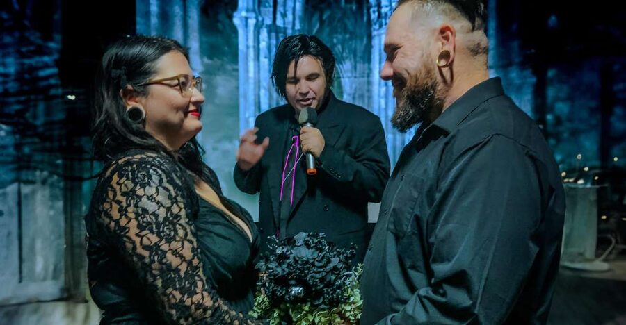 Las Vegas: Haunted House Wedding Ceremony + Photography - HD Haunted-House Presentation: The Sound and Visuals Make It Click