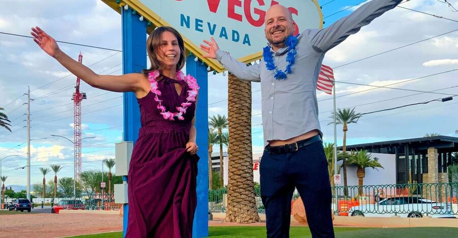 Las Vegas: Las Vegas Sign + 7 Magic Mountains + Photoshoot - Stop 1: The Welcome to Fabulous Las Vegas Sign