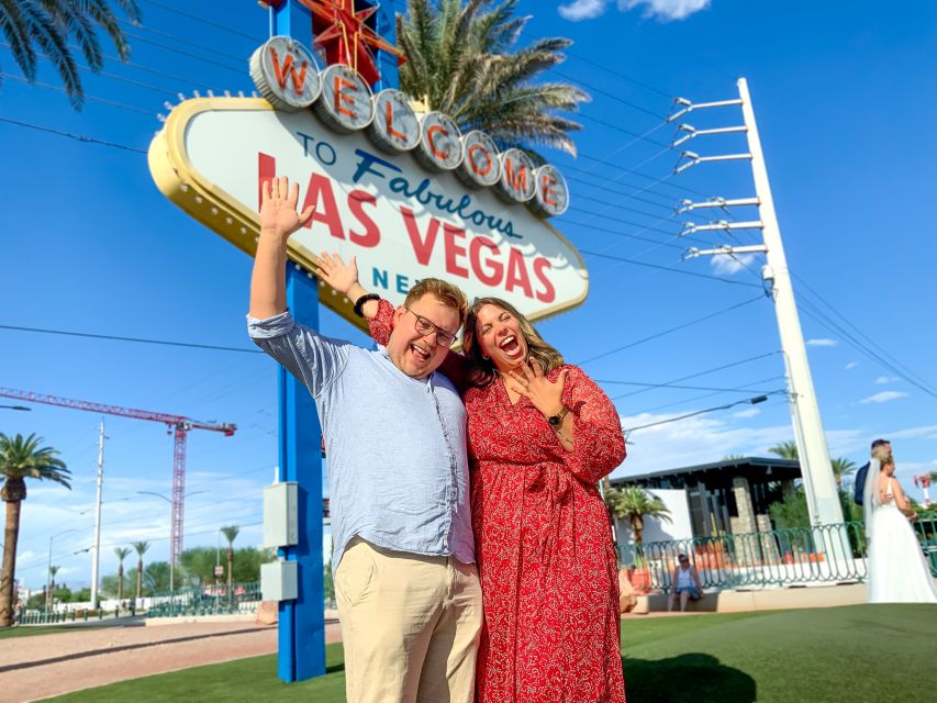 Las Vegas: Las Vegas Sign + 7 Magic Mountains + Photoshoot - Seven Magic Mountains: Pop Art Totems in the Desert