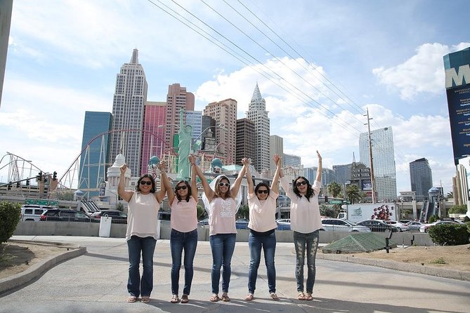 Las Vegas Photo Tour by Luxurious Vehicle - Private photo tour in a limo: what $799 gets you