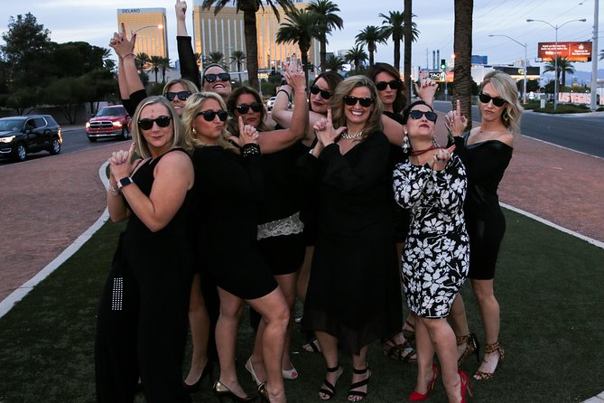 Las Vegas Photo Tour by Luxurious Vehicle - Paris Las Vegas in 15 minutes: Eiffel Tower style shots