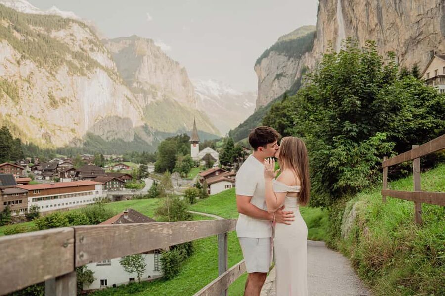 Lauterbrunnen & Wengen: Photoshoot at the best spots. - Photo Delivery: How Many Images You Get and When