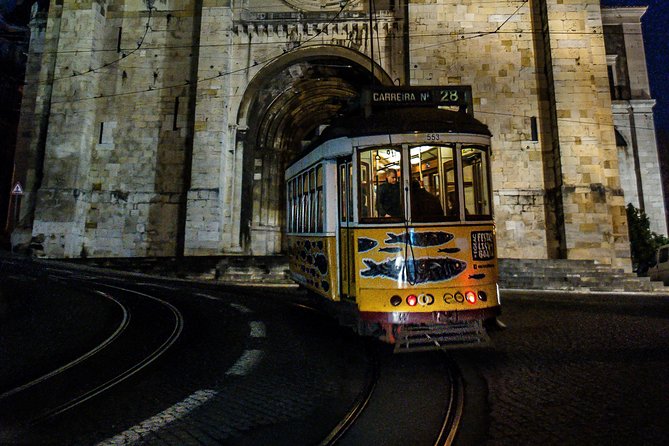 Lisbon by Night: Golden and Blue Hour Photography Walk - Getting oriented fast: starting at Rua da Senhora do Monte
