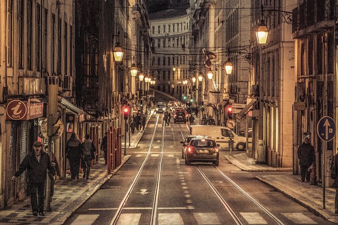 Lisbon by Night: Golden and Blue Hour Photography Walk - What the professional guide actually adds (and why it shows)