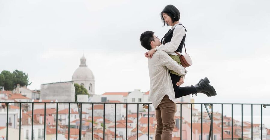 Lisbon: Cinematic Photoshoot with Local Photographer Guide - Starting at Praça do Comércio: the light that sets the tone