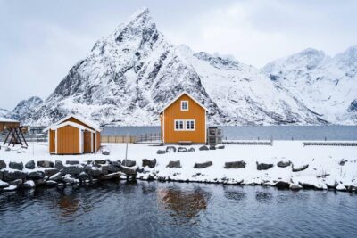 Lofoten: Reine, Hamnøy, and Skariskøya Photo Tour - The 9-seat van rhythm: how the day stays organized