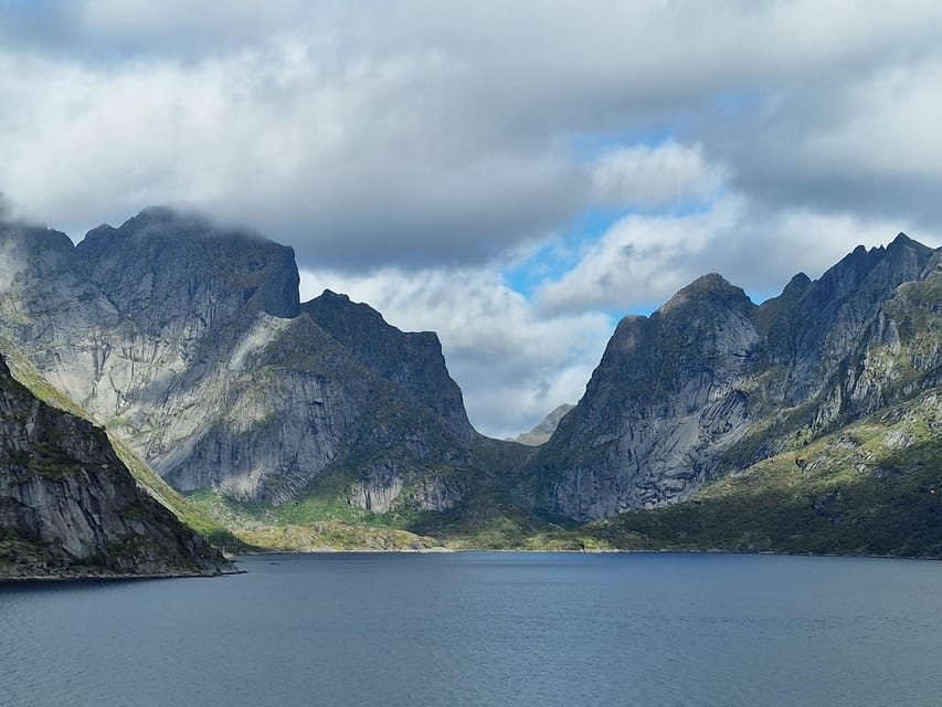 Lofoten: Reine, Hamnøy, and Skariskøya Photo Tour - Reine fishing village: the kind of place that rewards patience