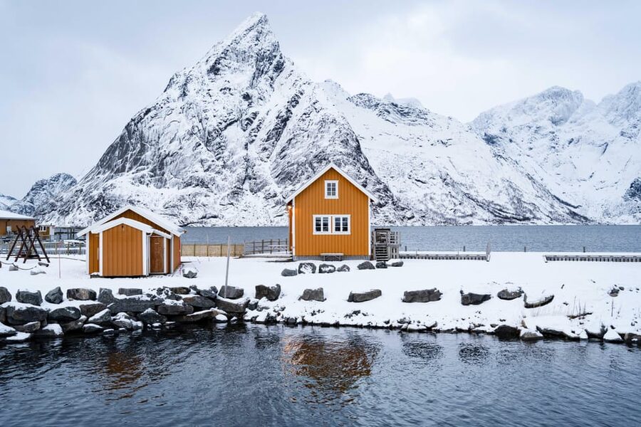Lofoten: Reine, Hamnøy, and Skariskøya Photo Tour - The 9-seat van rhythm: how the day stays organized