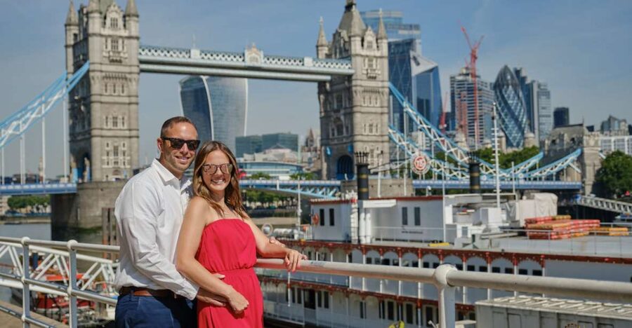 London 60min PRIVATE Personal Vacation & Travel Photographer - Girl with a Dolphin Fountain, Phone Booths, and the Fun Stops