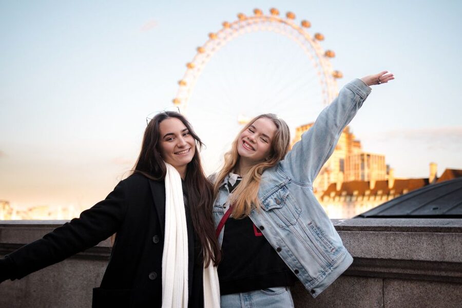 London: A Unique Photoshoot Experience at Famous Sites - Starting points that match your day: Southbank Centre, The Laslett, Tiffany & Co., or Tower Bridge