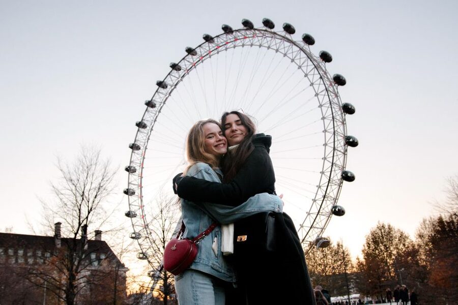 London: A Unique Photoshoot Experience at Famous Sites - Your photos in 48 hours: download to your device and share instantly