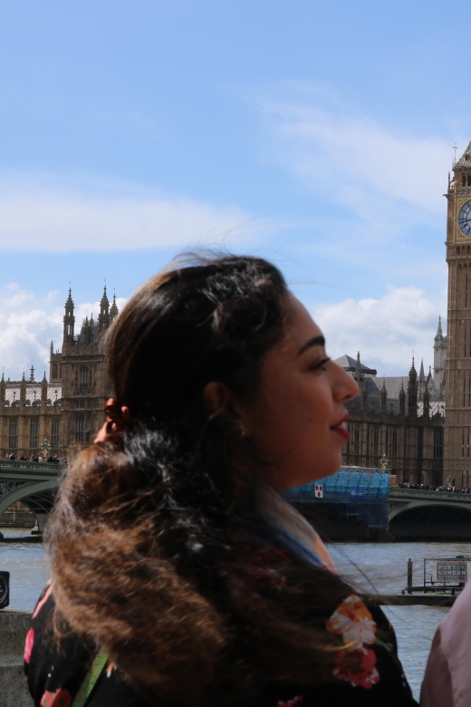 London: Insta Worthy Photoshoot Tour (customisable) - Posing guidance, camera-shy comfort, and avoiding the stranger problem