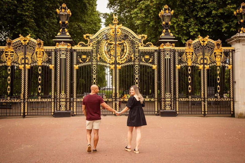 London: Private Couples Photography Session with Landmarks - The Shoot Flow: 15–30 Minutes That Actually Produces Choices