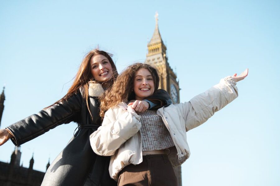 London: Private Landmark Tour with Professional Photographer - The Meeting Point: Queen Victoria Memorial and How the Session Starts
