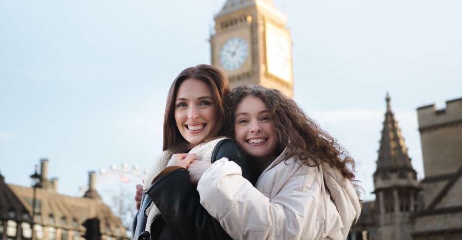London: Private Landmark Tour with Professional Photographer - Queen Victoria Memorial: Your First Frame for Classic London Photos