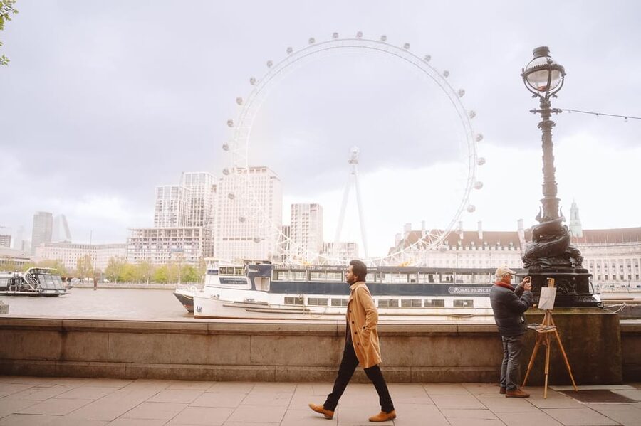 London: Private Photography with Professional Photographer - Photos in Two Stages: JPG Delivery and Color Edits