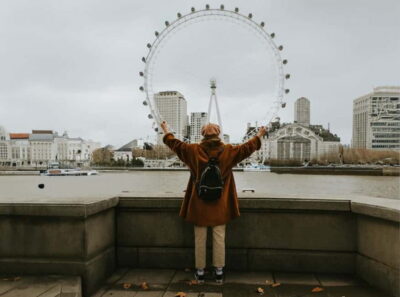 London: Private travel vacation photoshoot -Romantic Special - Finding Your Start Point: Boadicea and Her Daughters, Right by Westminster Bridge