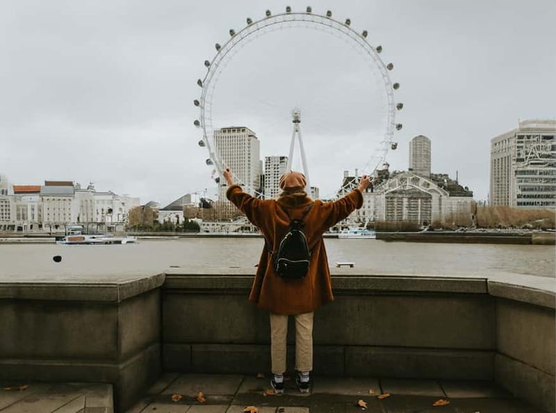 London: Private travel vacation photoshoot -Romantic Special - Finding Your Start Point: Boadicea and Her Daughters, Right by Westminster Bridge