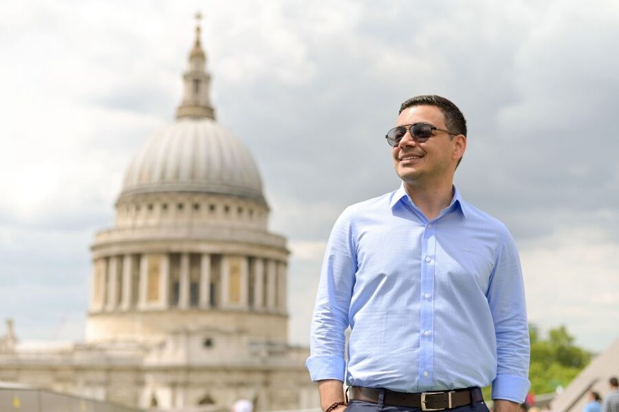 London: Professional Private Photoshoot and Edited Photos - What Your Photographer and Guide Actually Do in Real Time