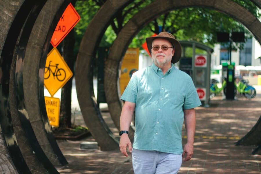 Louisville: Photoshoot Walking Tour with Pictures - How Your Photographer Guide Gets Natural-Looking Shots
