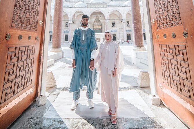 Love in Istanbul: Perfect Photo Moments at Iconic Locations - Suleymaniye and the Mosque Courtyard Feel