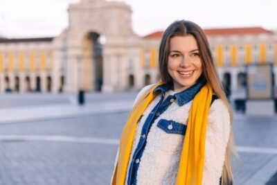 Loving Lisbon: Capture Your Memories with a Photoshoot! - Meeting below Rua Augusta Arch: finding it is half the job
