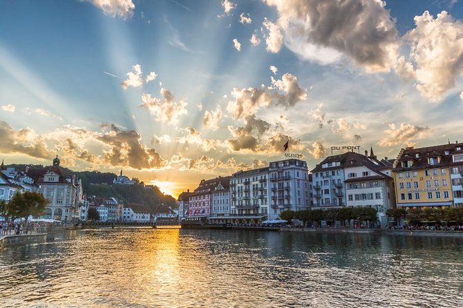 Lucerne by Night Photo Tour - Lake Lucerne and the Lucerne River: using water to make your images