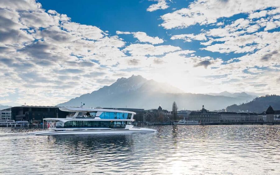 Lucerne: Lake Cruise & Old Town Tour w/ Guide & Photographer - A Photographer Who Makes It Feel Effortless