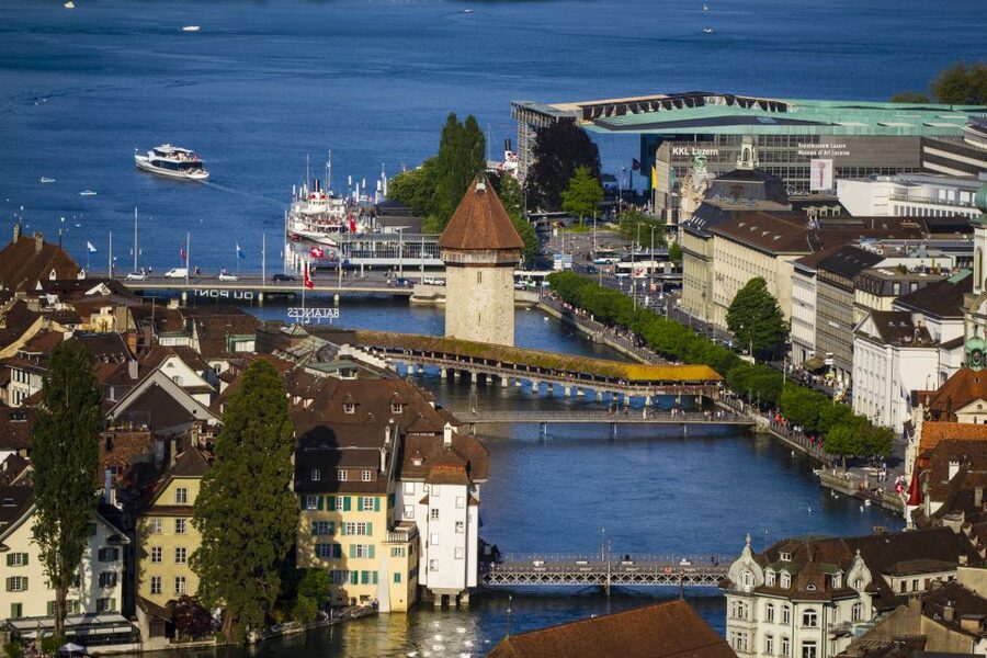 Lucerne: Photography Walking Tour - Chapel Bridge photo stop: making a crowded classic look intentional